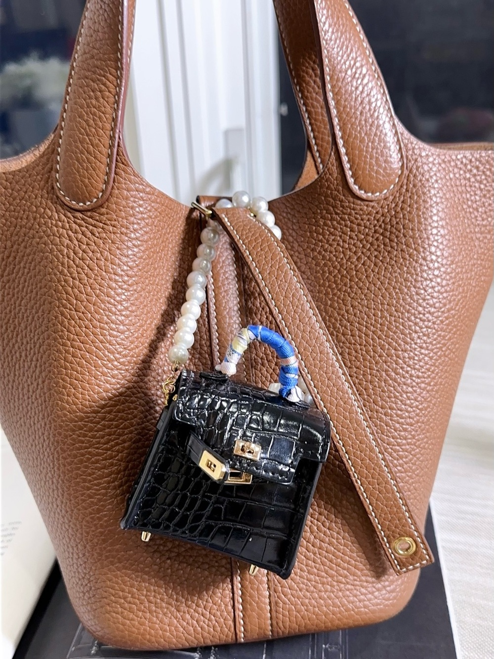 Mini Leather BK AirPods H Bag Miniature